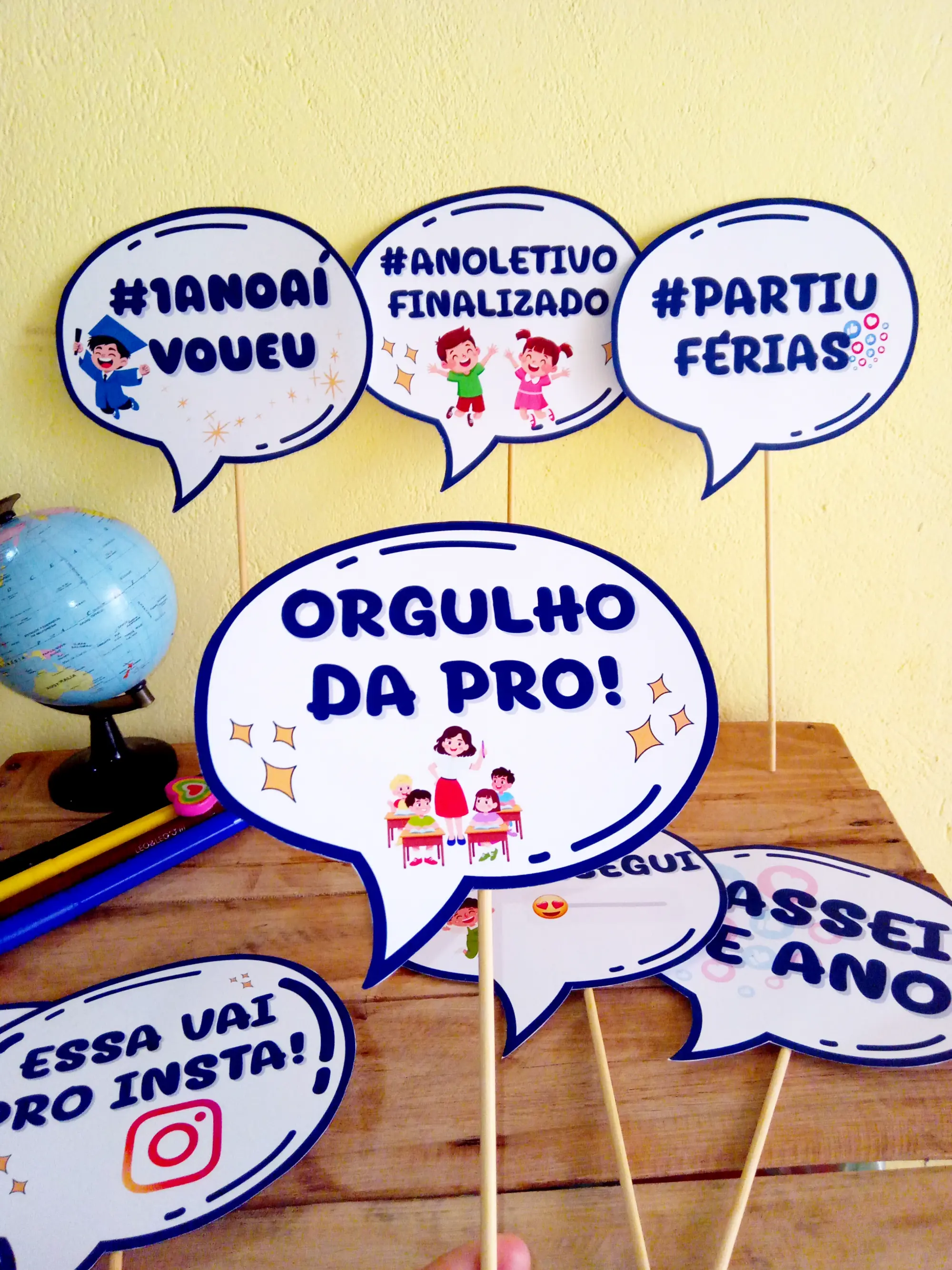 Plaquinhas para Fotos de Encerramento do Ano Letivo — amostra 5: Kit com 8 plaquinhas escolares para fotos de encerramento…