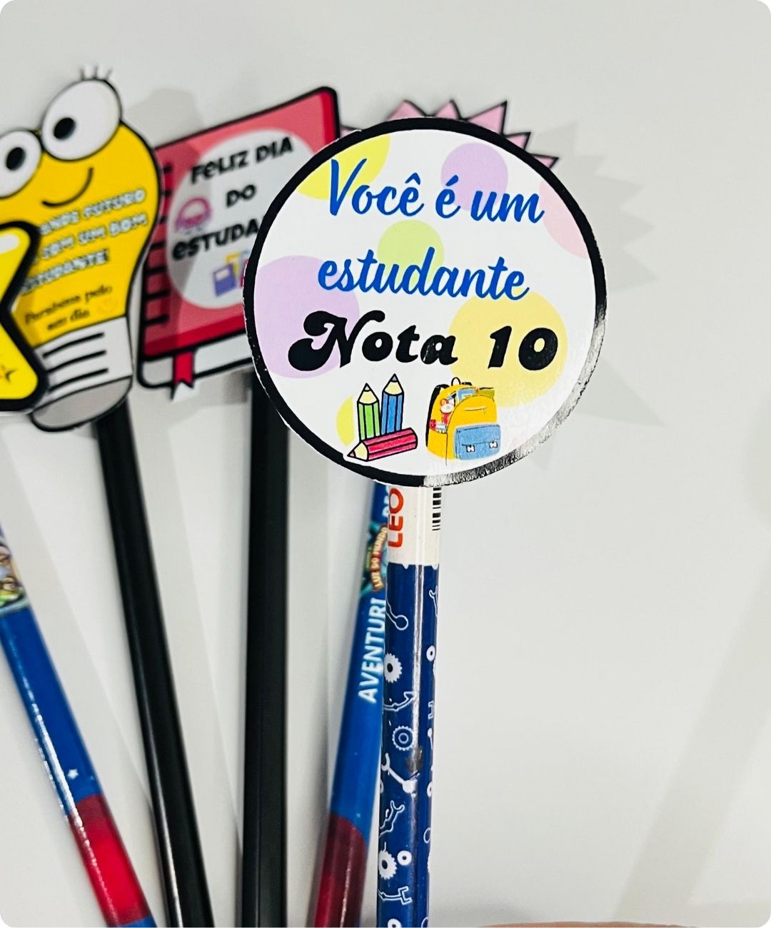 Ponteiras de lápis do Dia do Estudante para imprimir — amostra 5: Prepare uma lembrança para sua turma com ponteiras de…