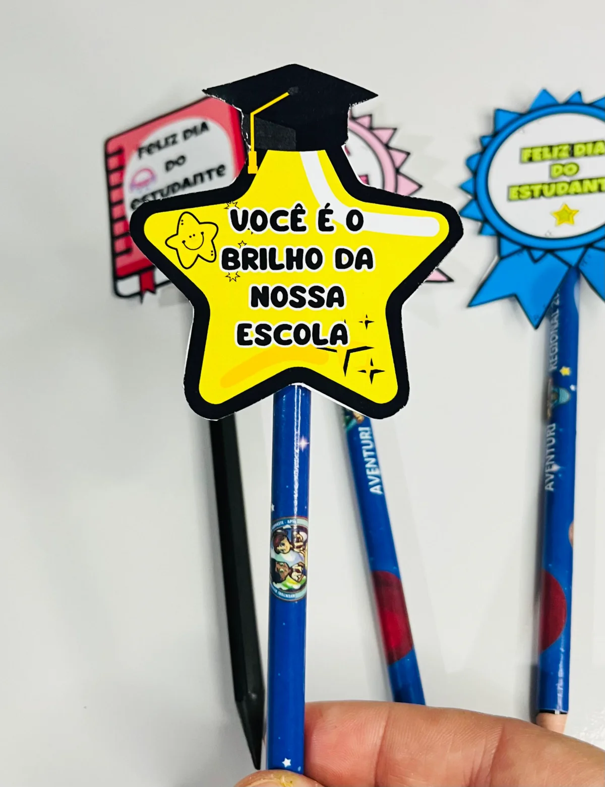 Ponteiras Dia do Estudante — amostra 5: Celebre o Dia do Estudante com lindas ponteiras para lápis