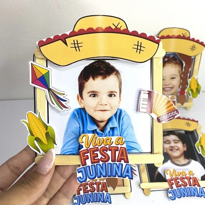 Porta-Retrato Junino Editável no Canva | Lembrancinha Festa Junina Infantil — amostra 2: 🌽✨ Porta-Retrato Junino ✨🌽 Um…