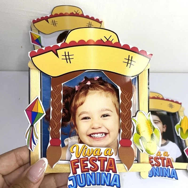 Porta-Retrato Junino Editável no Canva | Lembrancinha Festa Junina Infantil — amostra 3: 🌽✨ Porta-Retrato Junino ✨🌽 Um…