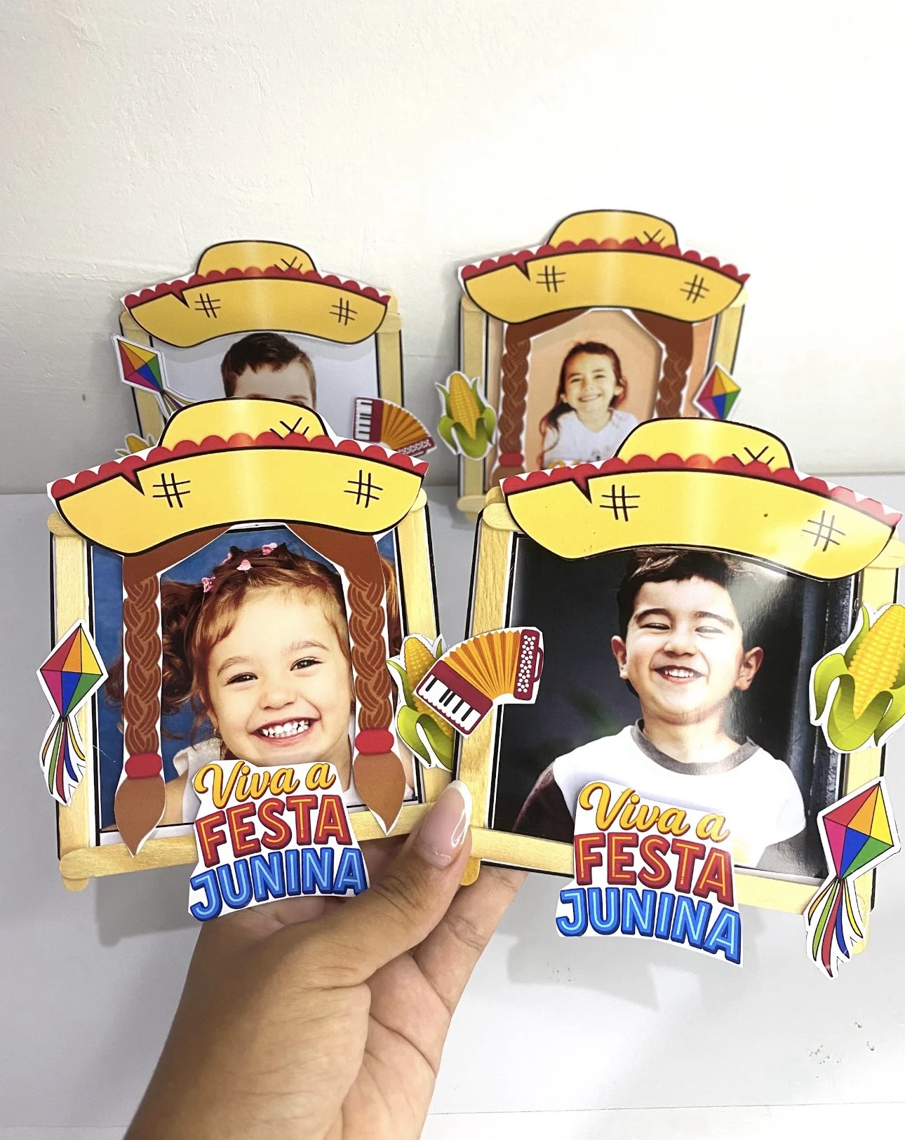 Porta retrato junino lembrancinha — amostra 1: 🌽✨ Porta-Retrato Junino ✨🌽 Um mimo lindo e divertido para deixar a Festa…