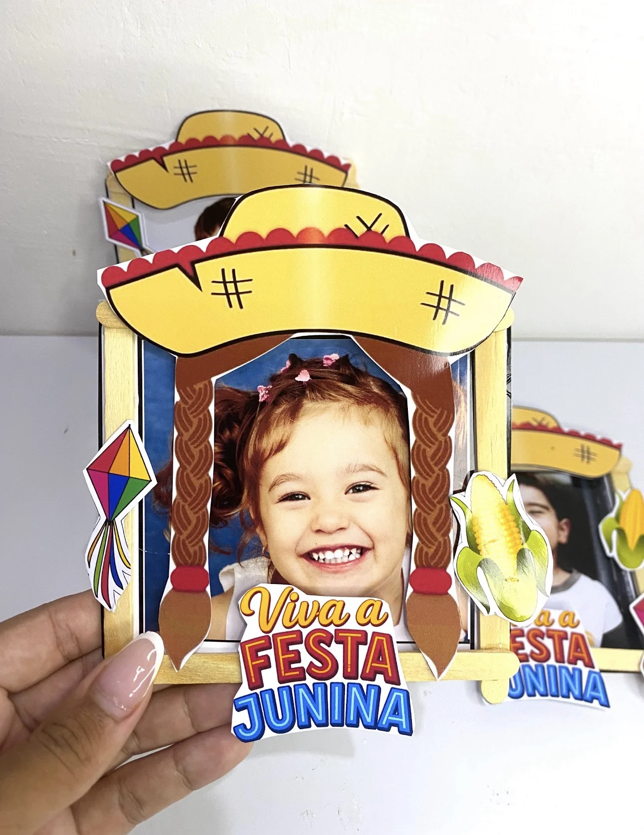 Porta retrato junino lembrancinha — amostra 2: 🌽✨ Porta-Retrato Junino ✨🌽 Um mimo lindo e divertido para deixar a Festa…