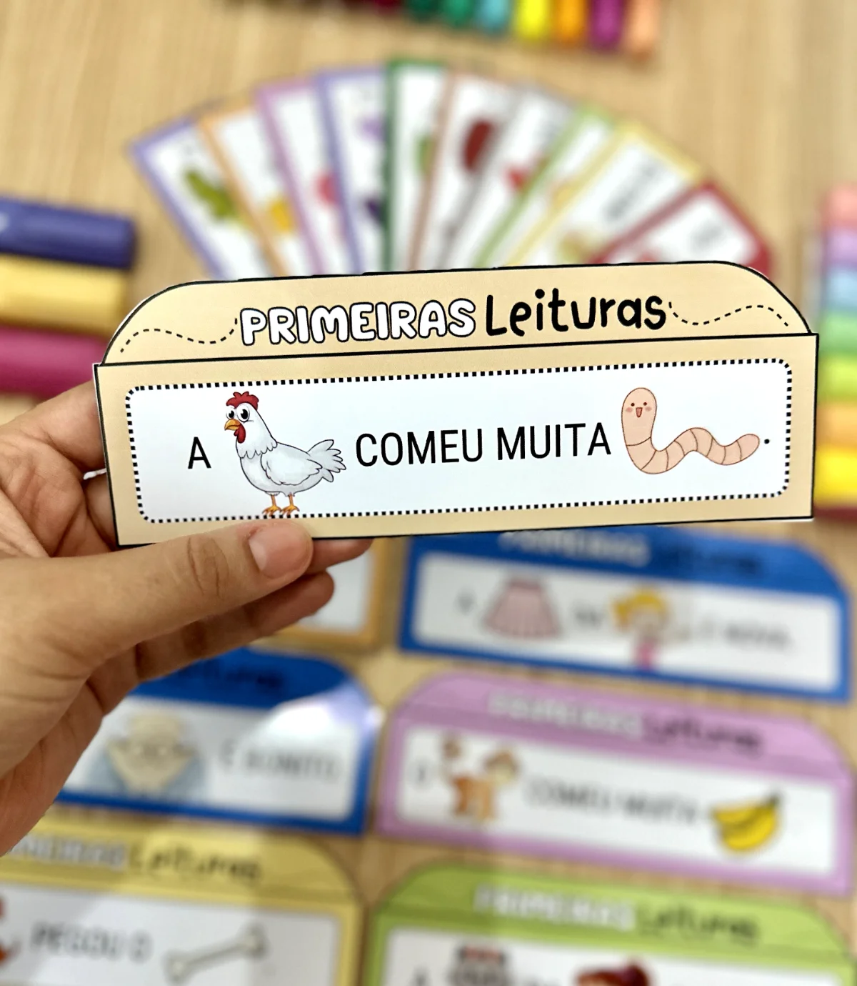 Primeiras Leituras — amostra 4: Material com 20 frases simples e ilustradas para estimular a leitura inicial de forma leve…