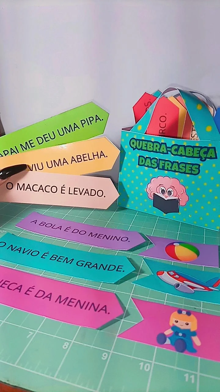 QUEBRA-CABEÇA DAS FRASES - ANOS INICIAIS ALFABETIZAÇÃO — amostra 5: Com o Quebra-Cabeça das Frases , a criança é desafiada…