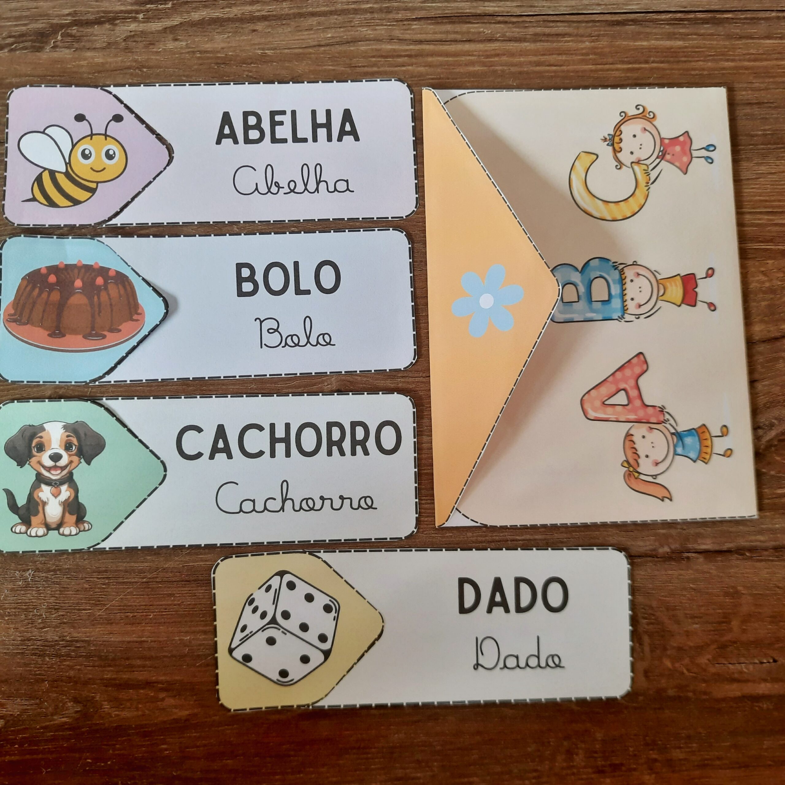 Quebra-cabeça de alfabetização: kit com 2 jogos de letras e números — amostra 2: O que está incluído no material