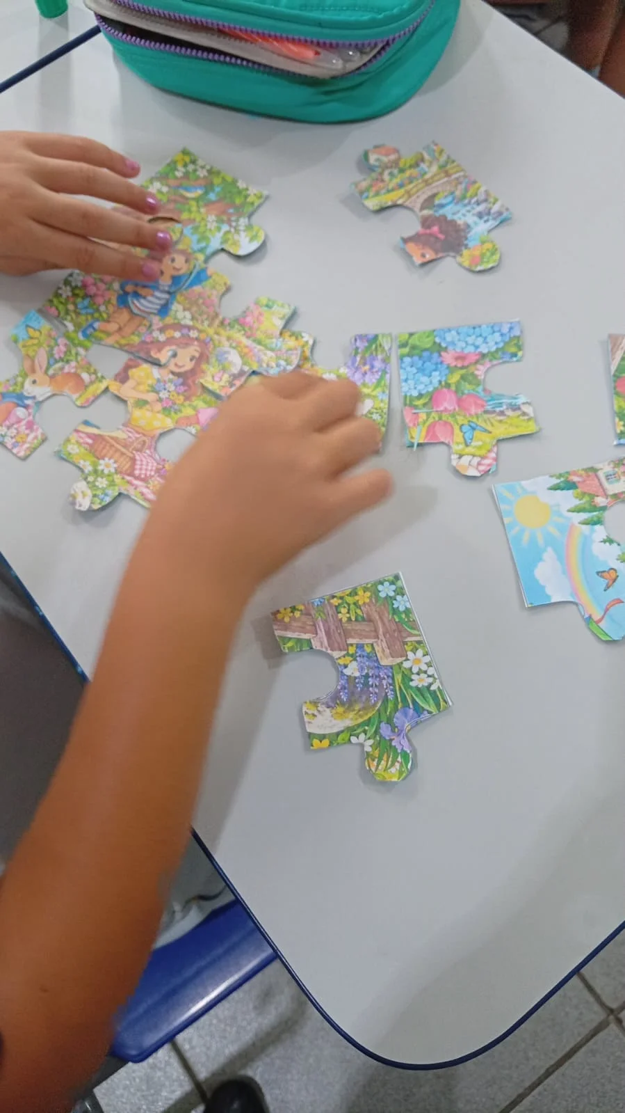 Quebra-cabeça Jardim Encantado: 12 peças para imprimir — amostra 1: Uma brincadeira cheia de cor para a escola ou para casa!