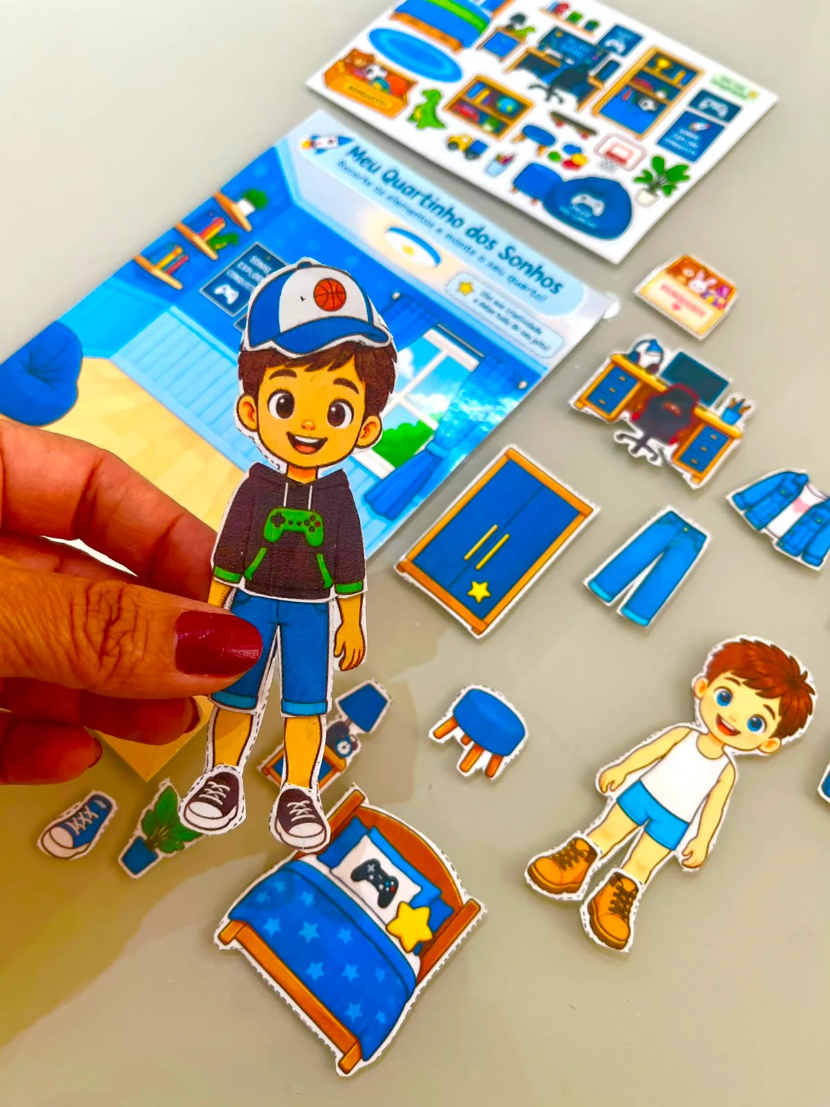 RECORTA, VESTE E BRINCA! Rducação infantil/ ano iniciais/ ed. especial — amostra 6: Uma coleção lúdica de bonecos de papel…