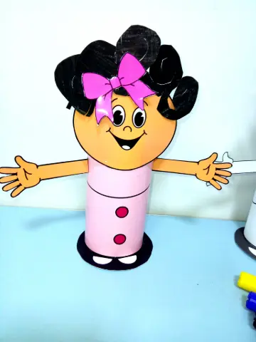 Recurso Pedagógico Menina Bonita do Laço de Fita — amostra 2: Boneca 3D Menina Bonita do Laço de Fita, com cabelo cacheado,…