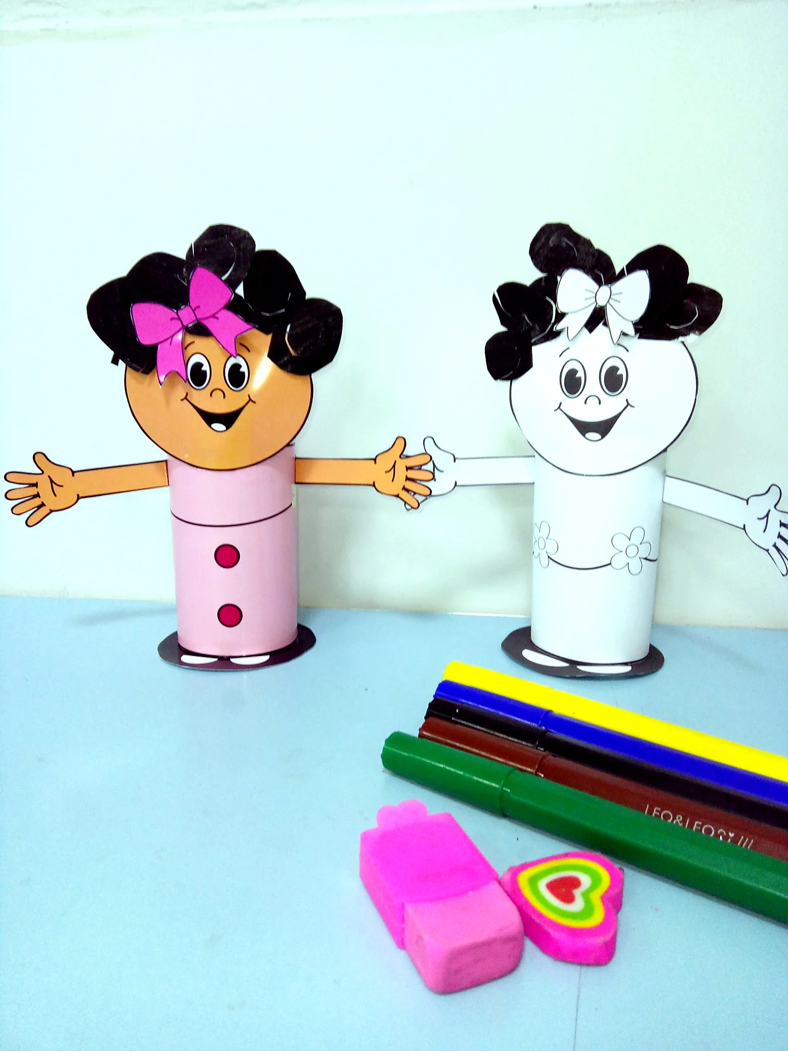 Revenda PLR - Boneca Menina Bonita do Laço de Fita em Papel 3D — amostra 4: Boneca 3D Menina Bonita do Laço de Fita, com… Revenda PLR - Boneca Menina Bonita do Laço de Fita em Papel 3D — amostra 4: Boneca 3D Menina Bonita do Laço de Fita, com…