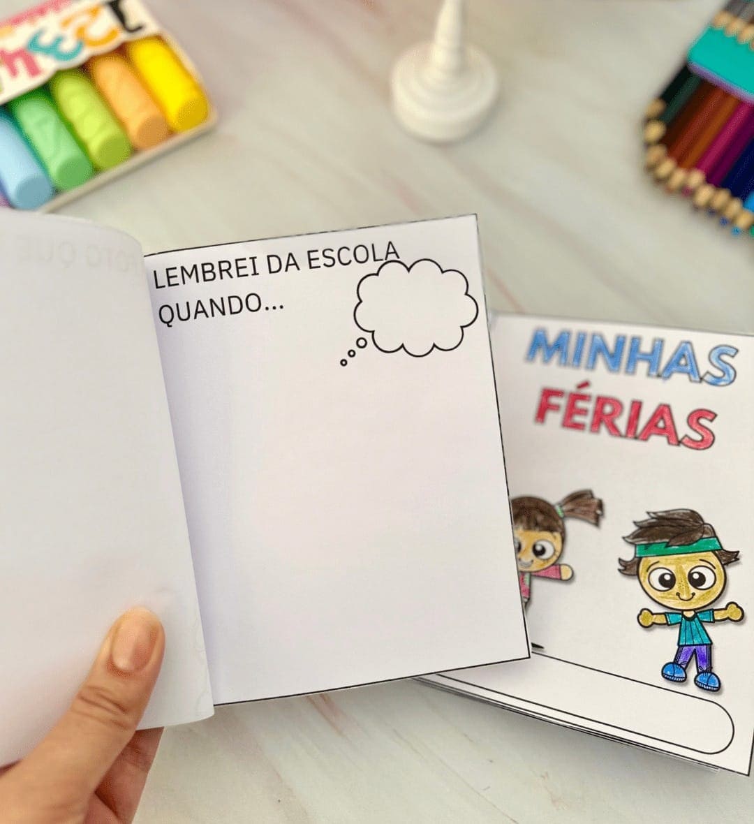 Revistinha Minhas Férias: Registros e Desenhos para Colorir — amostra 5: Convide as crianças a contar suas férias com…