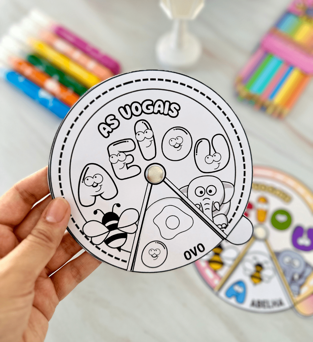 Roleta das Vogais em PDF para Educação Infantil — amostra 7: Explore as vogais com uma roleta interativa em PDF para imprimir