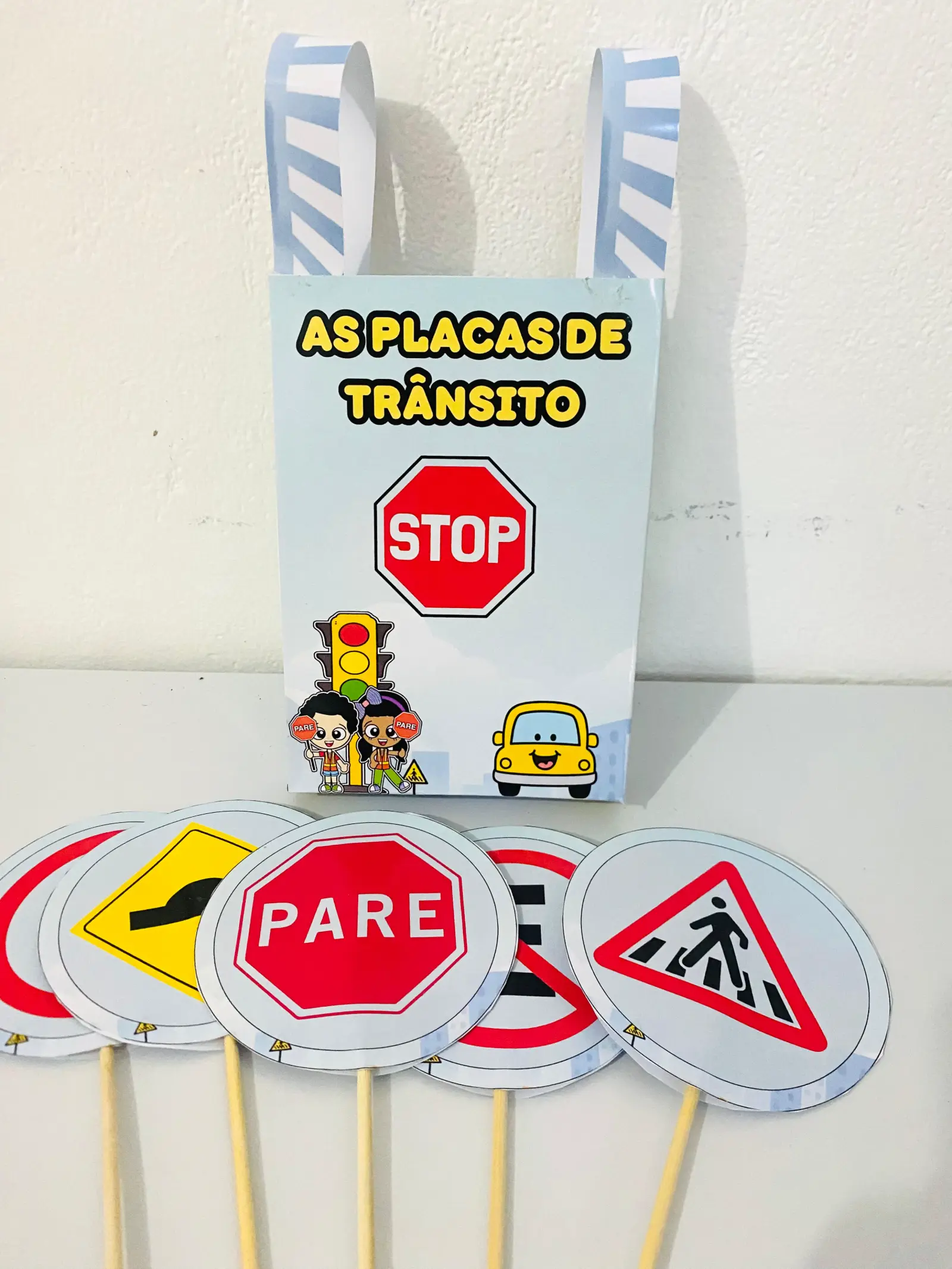 Sacola de Placas de Trânsito – Recurso Lúdico e Educativo — amostra 2: O arquivo reúne 8 opções de placas de trânsito,… Sacola de Placas de Trânsito – Recurso Lúdico e Educativo — amostra 2: O arquivo reúne 8 opções de placas de trânsito,…