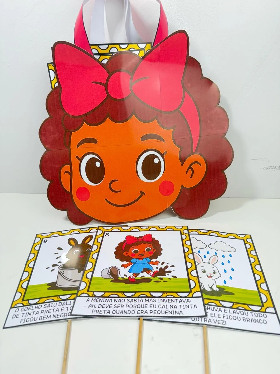 Sacola Menina bonita do laço de fita — amostra 3: *HISTORIA DA SACOLA A MENINA BONITA DO LAÇO DE FITA* 🎀 Encante sua turma…