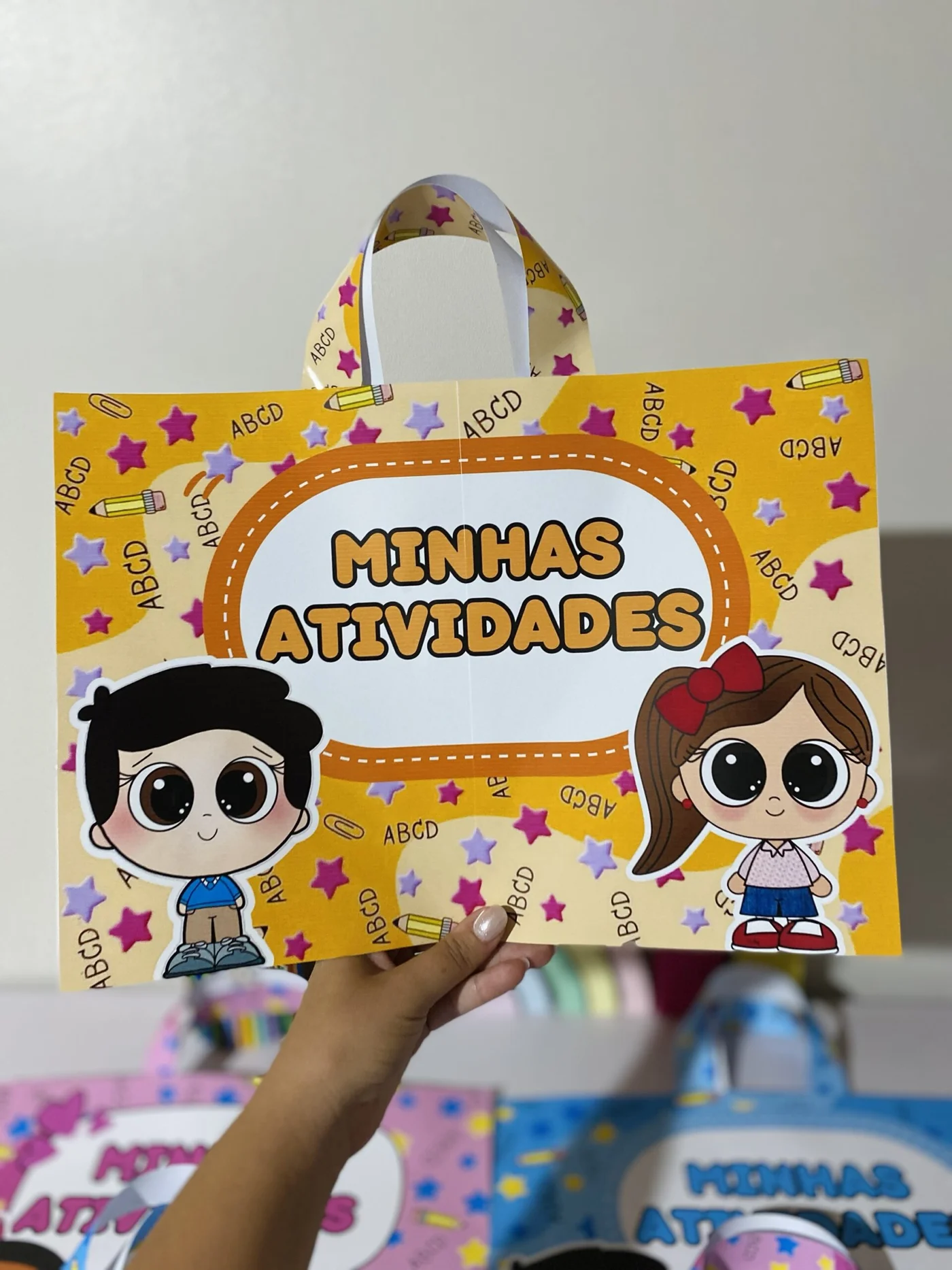 Sacola minhas atividades — amostra 1: 🎒 Sacolas Minhas Atividades Um material fofo e super prático para encerrar o ano com…