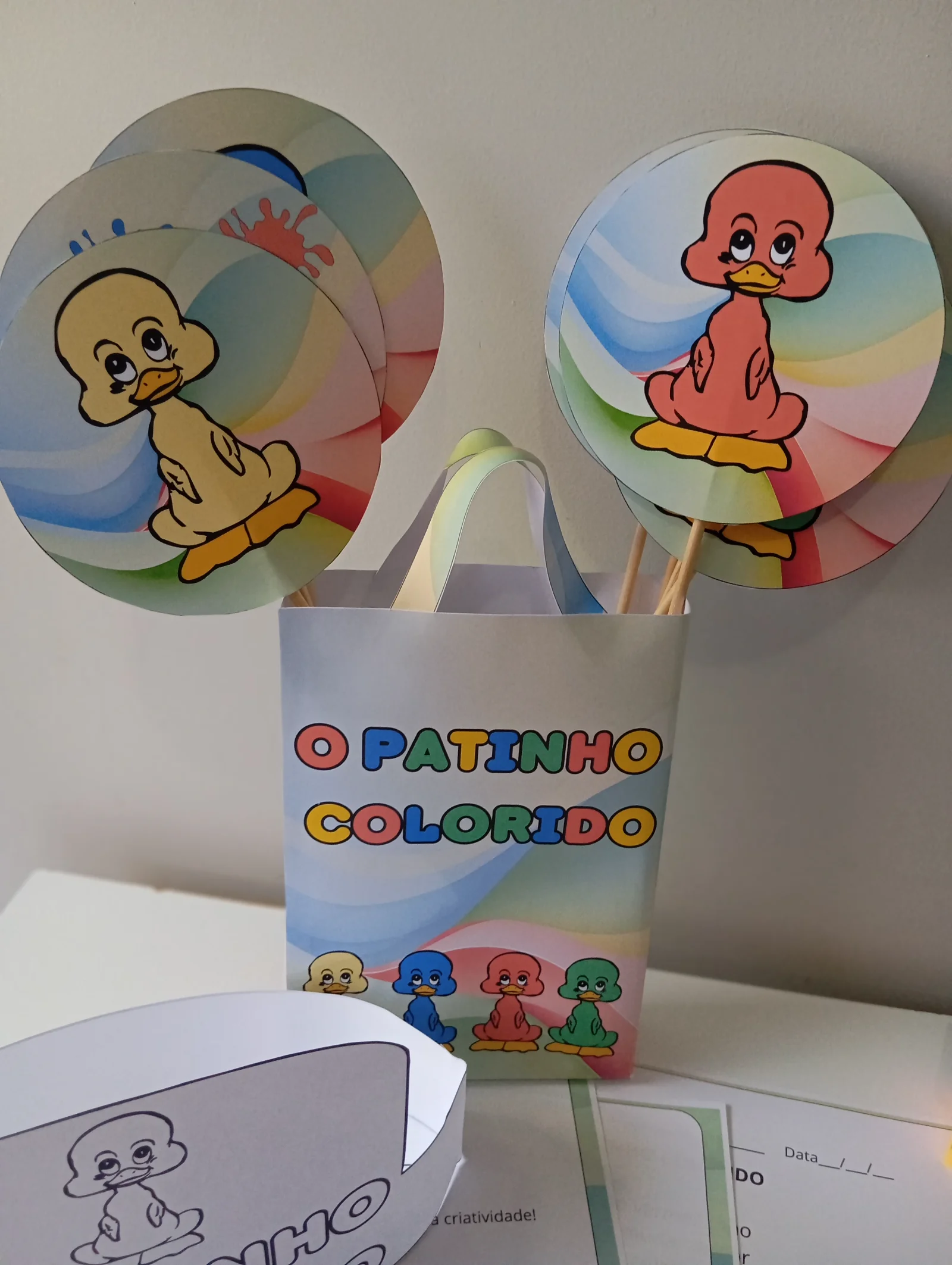 Sacola Musical Patinho Colorido – Recurso Pedagógico Infantil — amostra 3: Sacola Musical Patinho Colorido com plaquinhas…