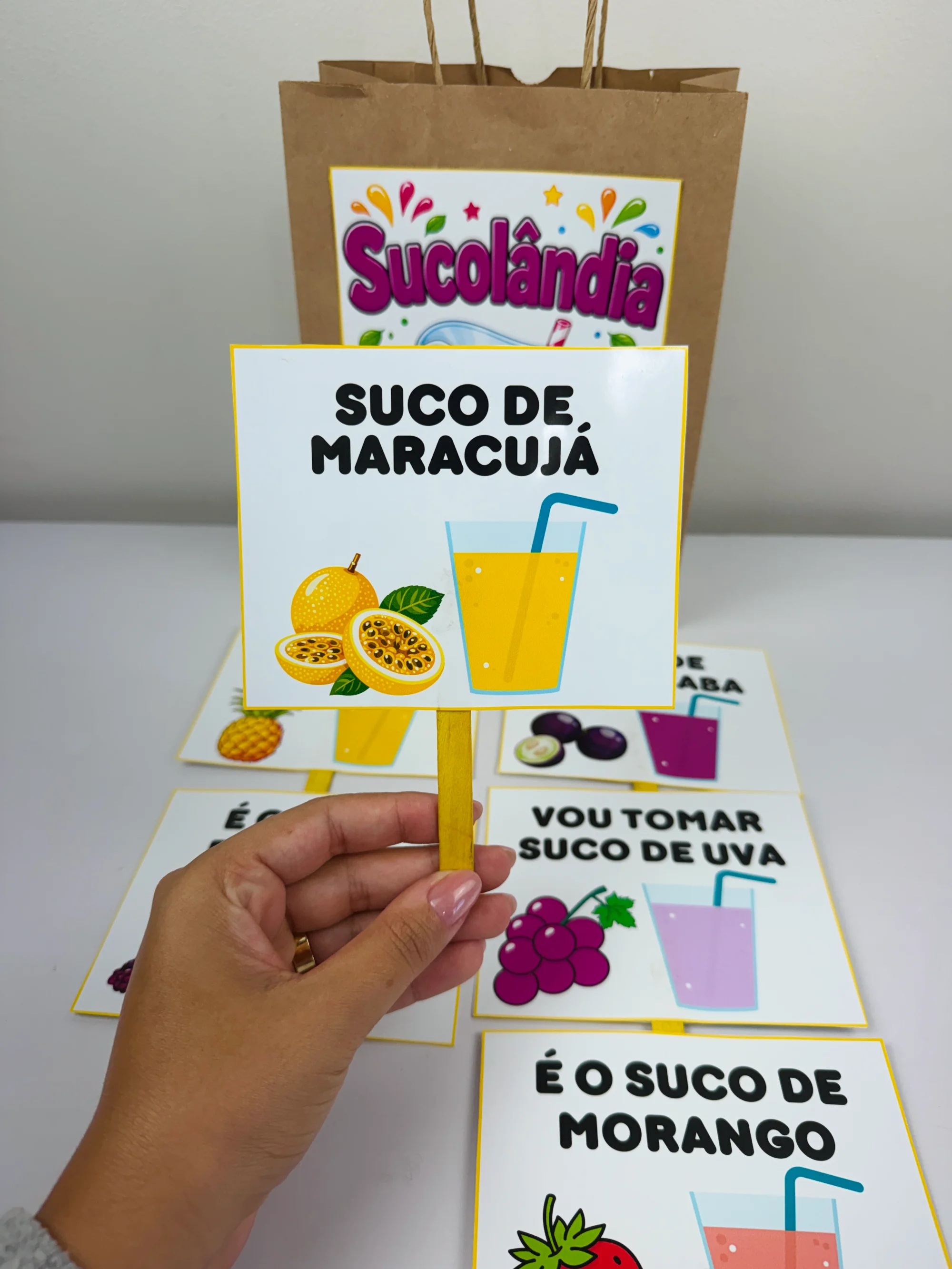 🍹🎶 SACOLA MUSICAL – SUCOLÂNDIA | TRABALHANDO RIMAS 🎶🍓 — amostra 5: Uma atividade alegre para cantar, brincar e…