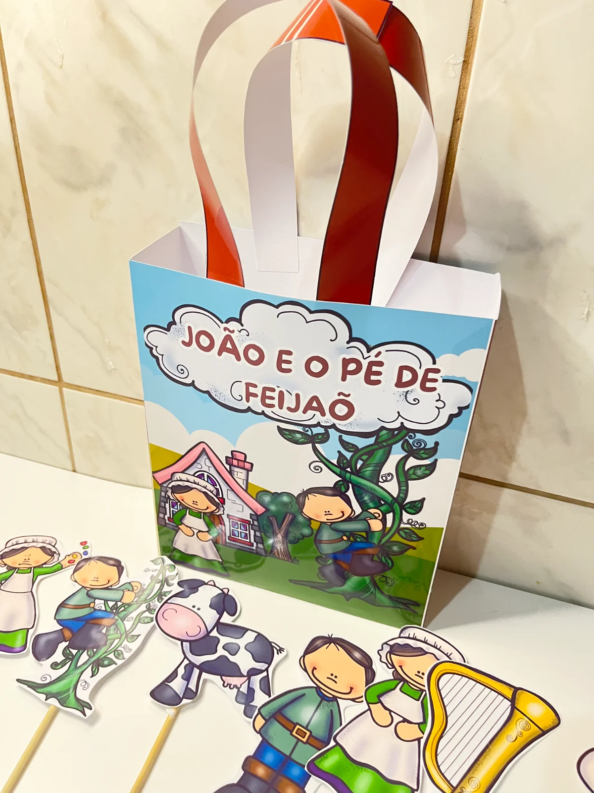 Sacola Teatral João e o Pé de Feijão História Lúdica Educação Infantil — amostra 4: Sacola teatral com história e fantoches…