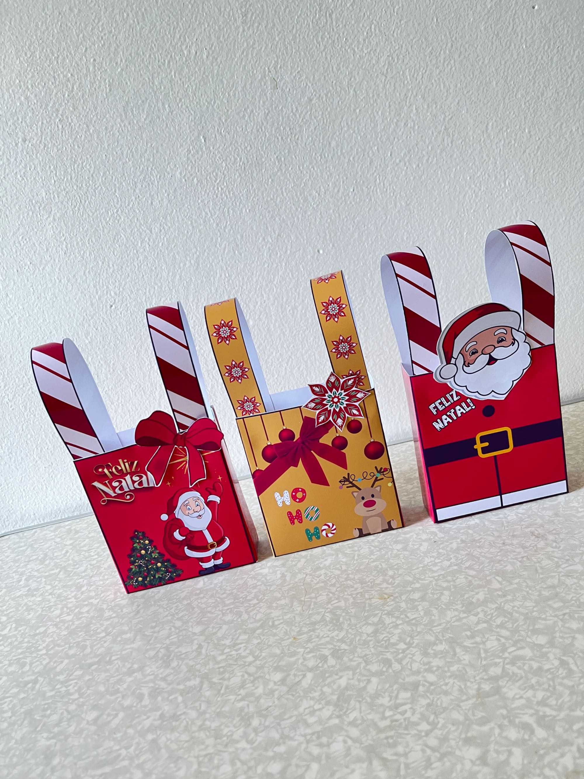 Sacolinha de natal colorida para imprimir em PDF — amostra 2: Encante o Natal das crianças com 3 modelos fofos de…