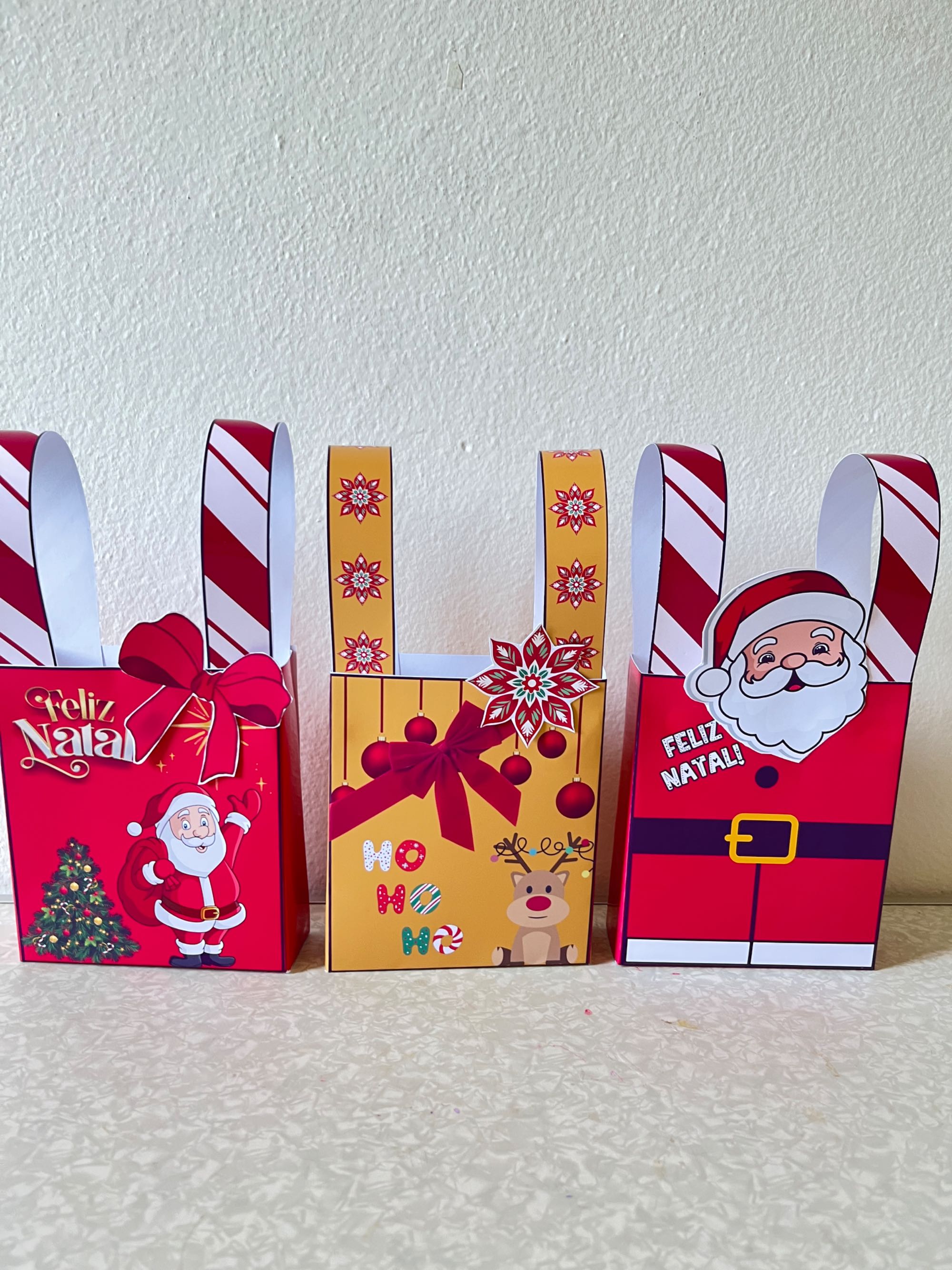 Sacolinha de natal colorida para imprimir em PDF — amostra 4: Encante o Natal das crianças com 3 modelos fofos de…