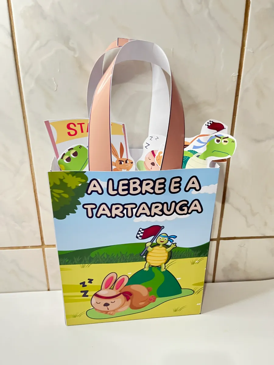 Sacolinha Teatral – A Lebre e a Tartaruga — amostra 2: Sacolinha Teatral com fantoches de A Lebre e a Tartaruga para tornar…