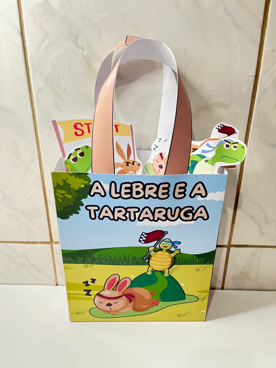 Sacolinha Teatral – A Lebre e a Tartaruga — amostra 3: Sacolinha Teatral com fantoches de A Lebre e a Tartaruga para tornar…