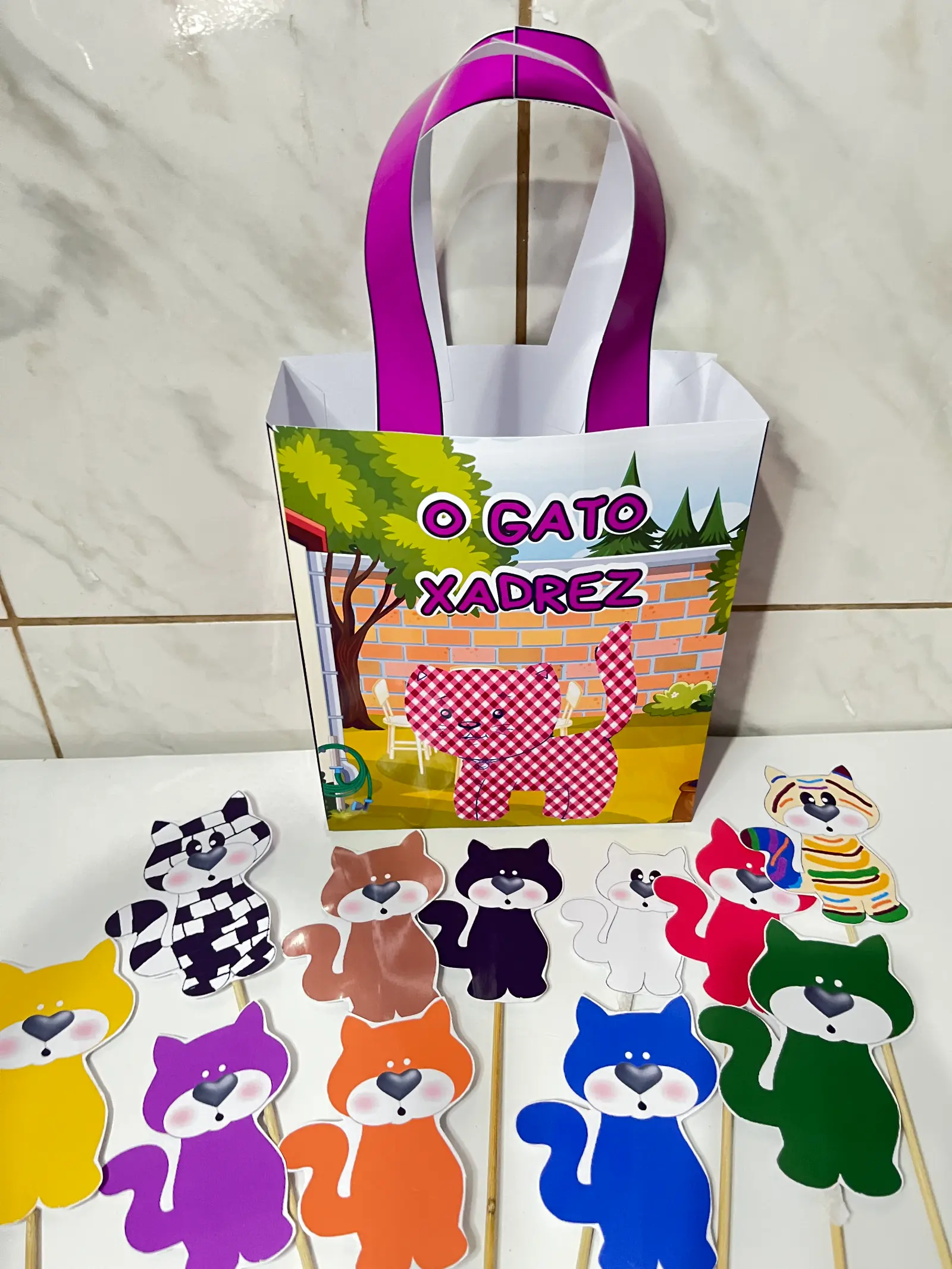 🐱🎭 SACOLINHA TEATRAL GATO XADREZ – UMA HISTÓRIA QUE GANHA VIDA! ✨ — amostra 3: O material traz fantoches dos personagens…