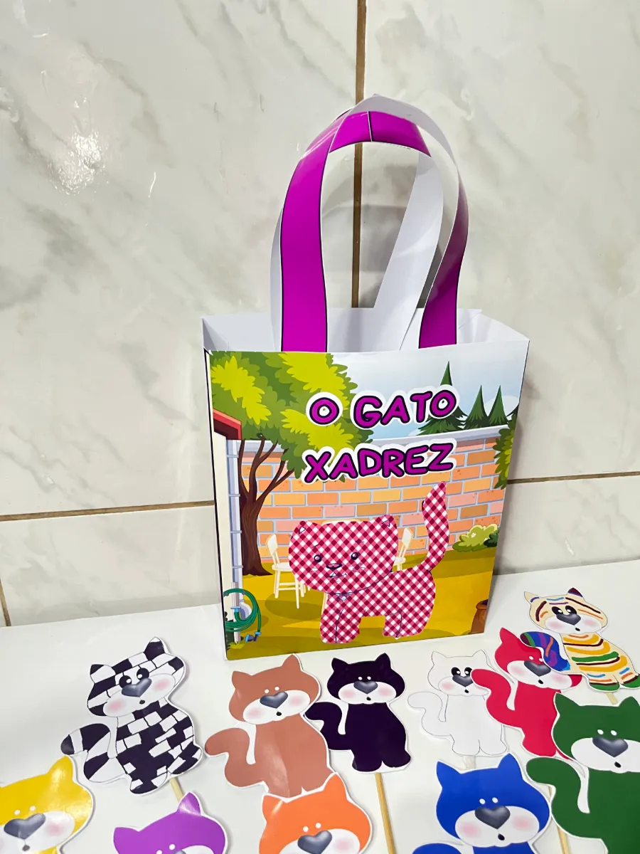 Sacolinha Teatral Gato Xadrez – Uma História que Ganha Vida! — amostra 1: Sacolinha Teatral Gato Xadrez – Uma História que…