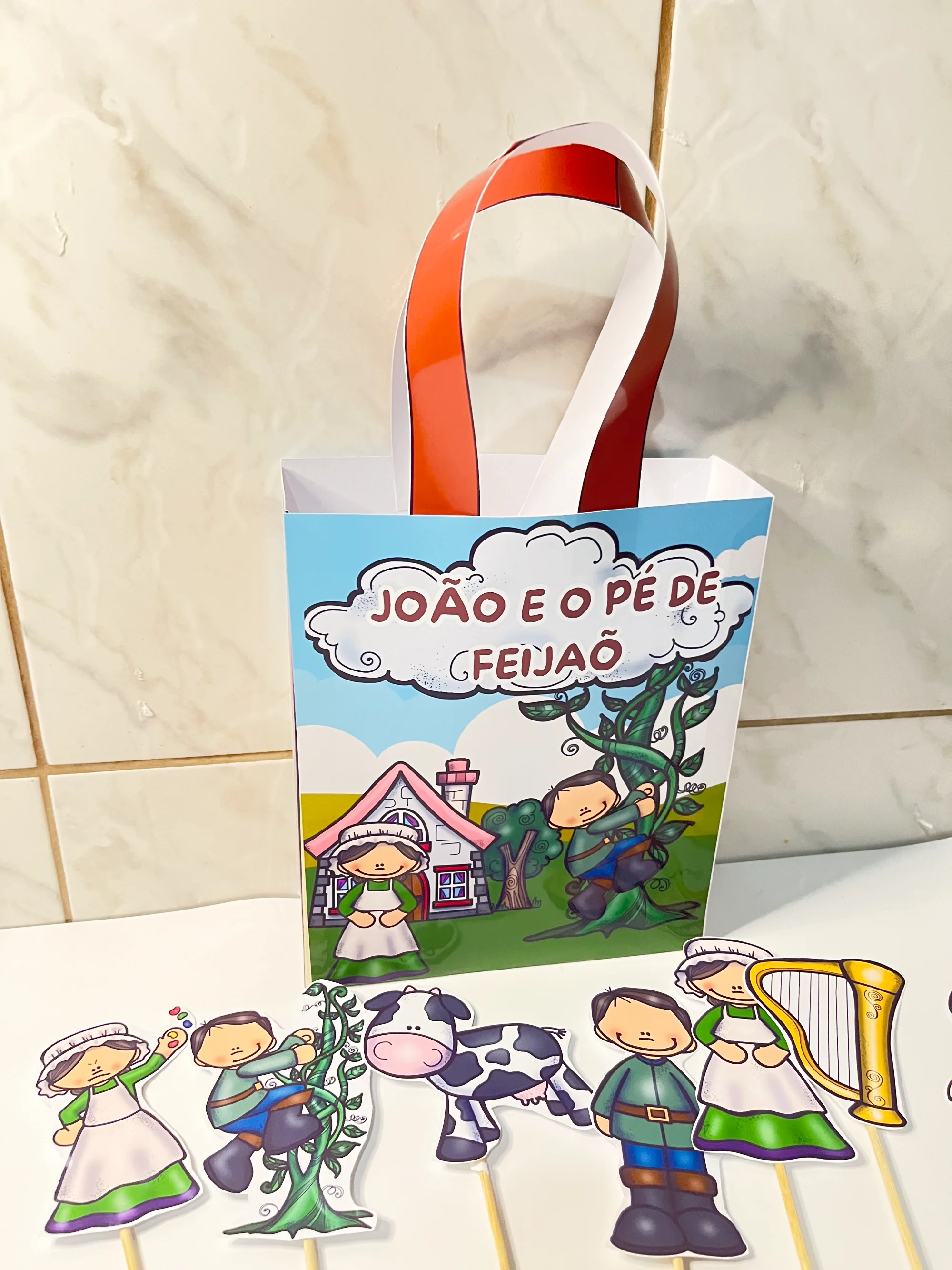 🌱🎭 SACOLINHA TEATRAL – JOÃO E O PÉ DE FEIJÃO 🎭🌱 — amostra 2: Era uma vez uma história clássica que ganhou vida nas mãos…