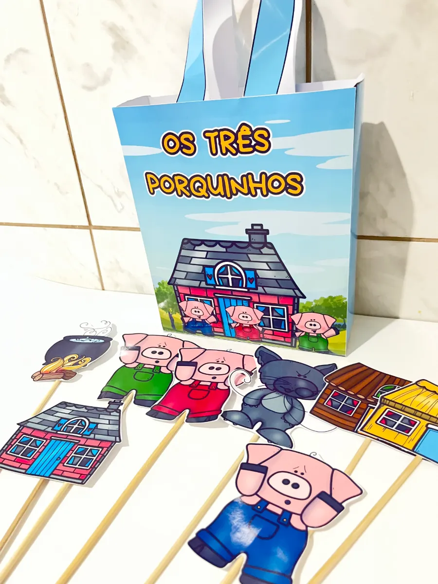 Sacolinha teatral Os Três pouquinhos- Ed Infantil — amostra 1: Apresente às crianças o clássico conto dos Três Porquinhos…