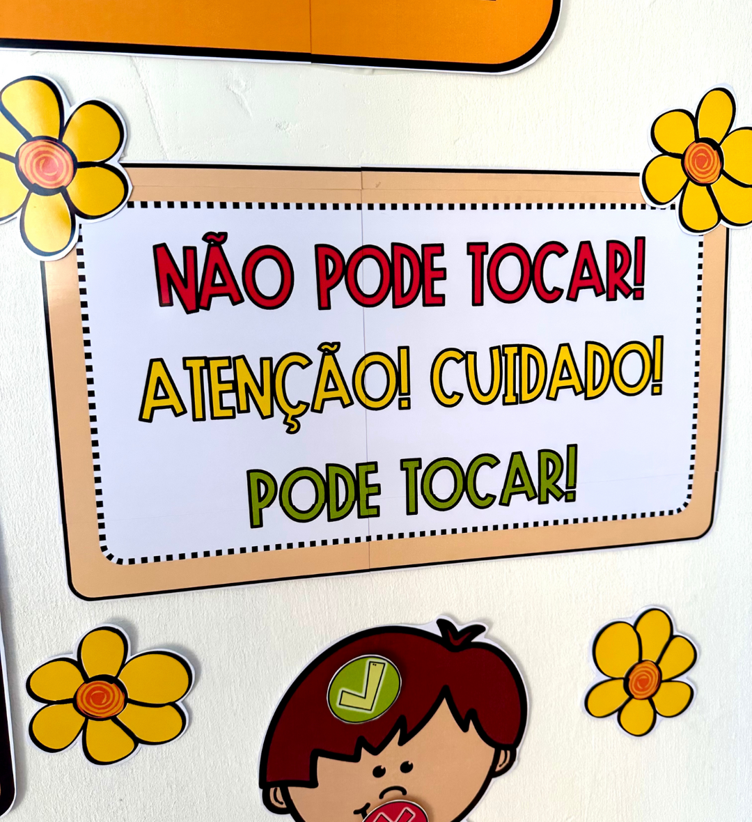 Semáforo do Toque Interativo: Painel em PDF para Imprimir — amostra 7: Trabalhe proteção e limites do corpo com um painel…