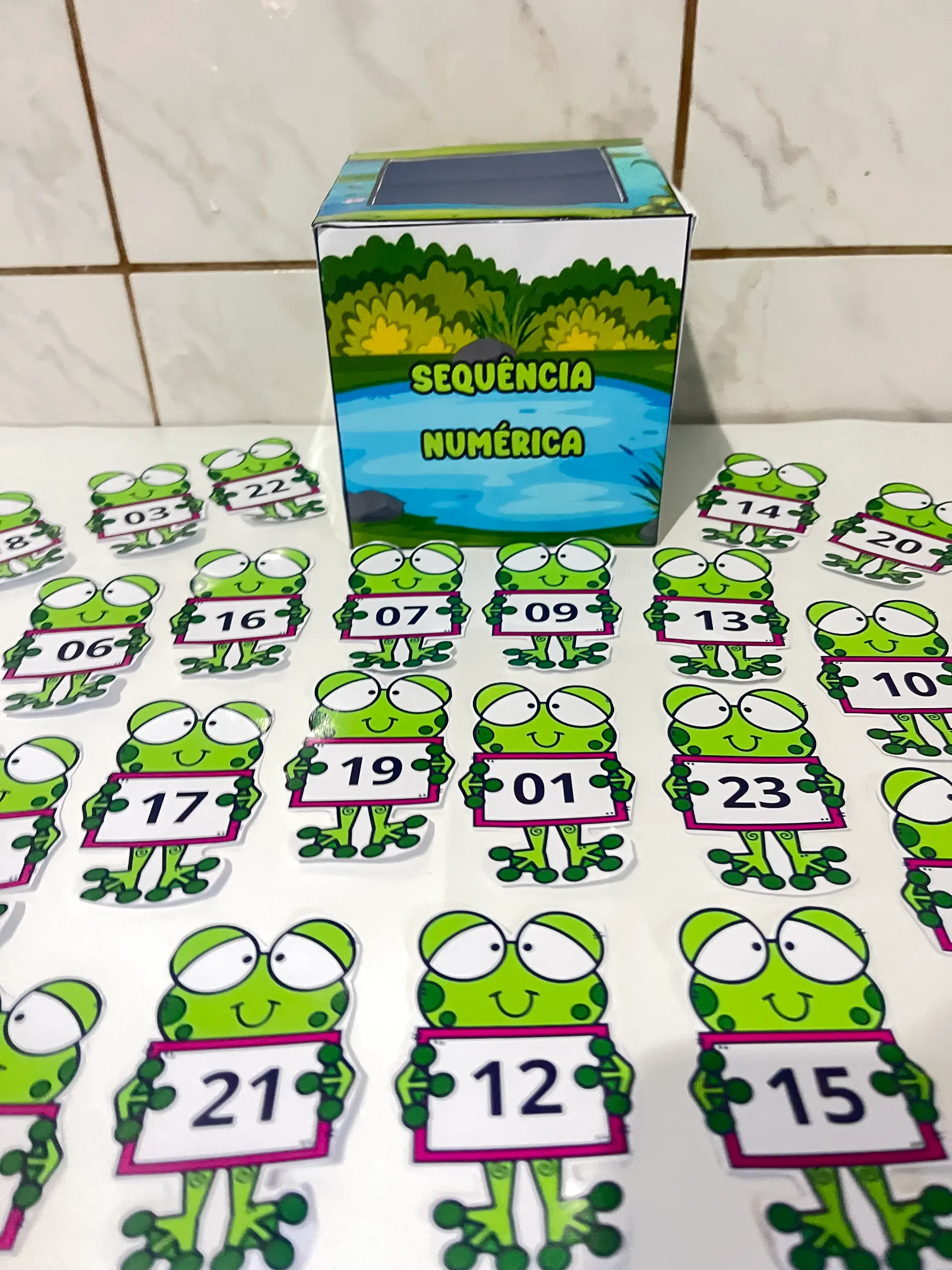 Sequência Numérica com 200 Sapinhos – Números de 1 a 200 — amostra 1: Público-alvo: Educação Infantil e Anos Iniciais do…