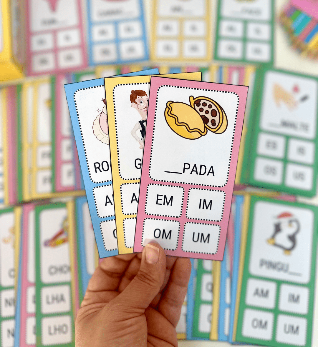Sílabas Complexas: 100 Fichas para Completar Palavras em PDF — amostra 3: Como usar as fichas em sala de aula