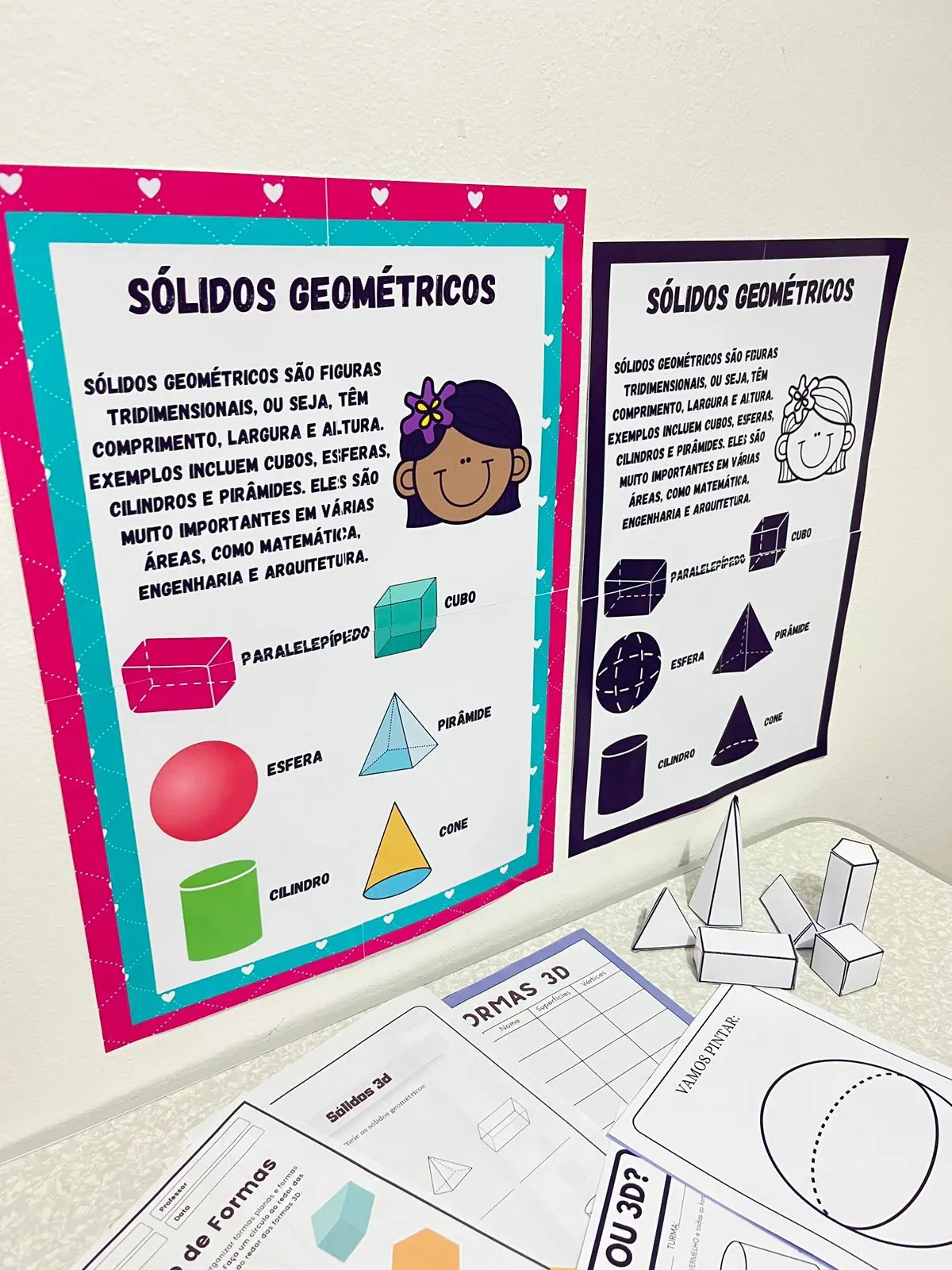 Sólidos Geométricos: Atividades e Formas para montar — amostra 3: Material com atividades sobre sólidos geométricos, formas…