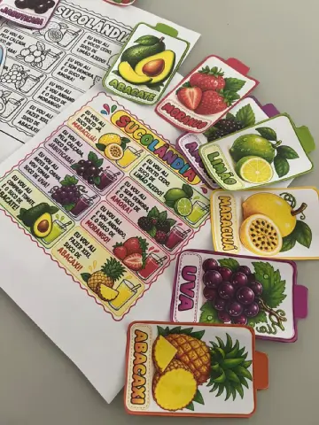 Sucolandia - Palavra Cantada: Alfabetização é Séries Iniciais — amostra 2: 🍓Na Sucolândia, as crianças entram em uma…