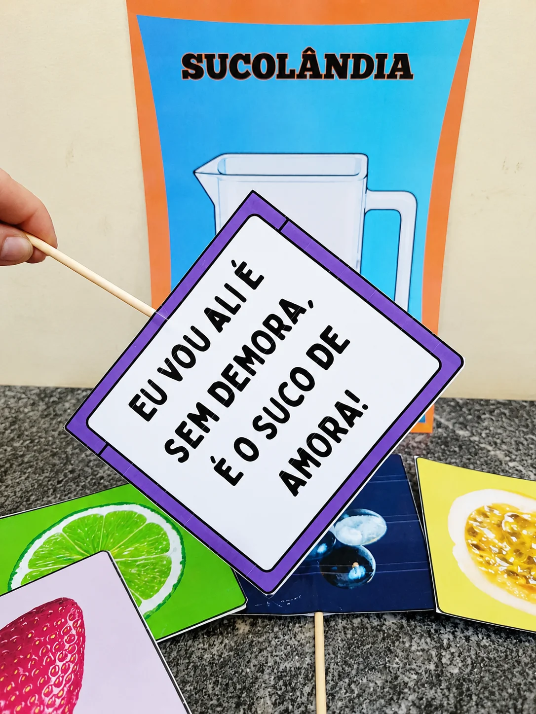 Sucolândia Recurso Interativo de Rimas — amostra 4: O material utiliza frutas como elementos visuais, tornando a proposta…