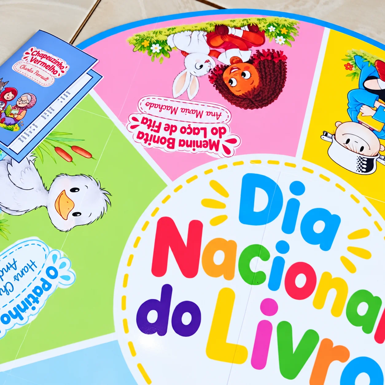 Tapete Dia Nacional da Leitura – Cenário Literário Ampliado para Imprimir — amostra 6: Tapete literário ampliado em 12…