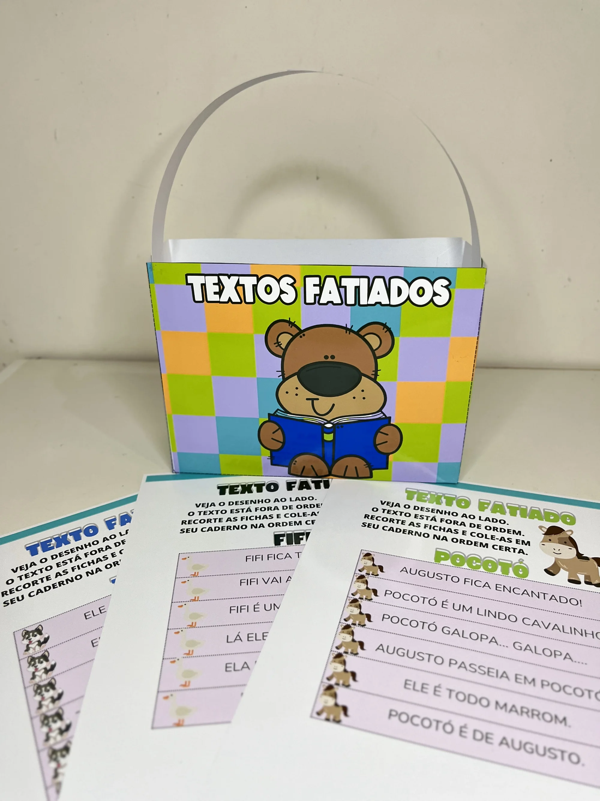 Textos Fatiados com Maletinha – Material Pedagógico — amostra 3: O material acompanha uma linda maletinha para armazenar e…