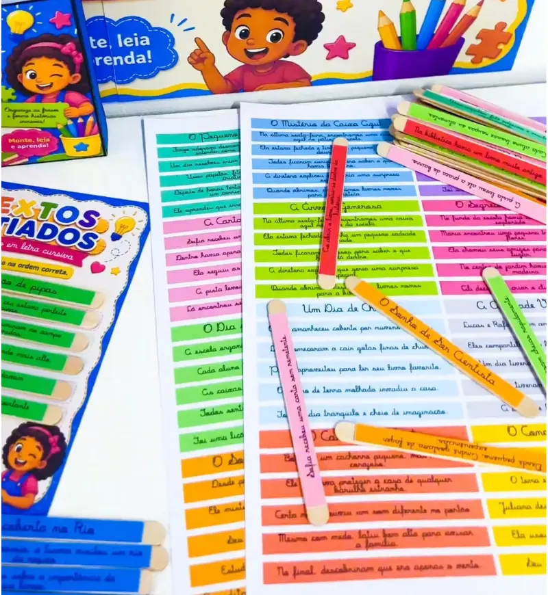 Textos Fatiados em Letra Cursiva para Montar nos Palitos — amostra 5: Trabalhe leitura e sequência lógica com 16 textos…