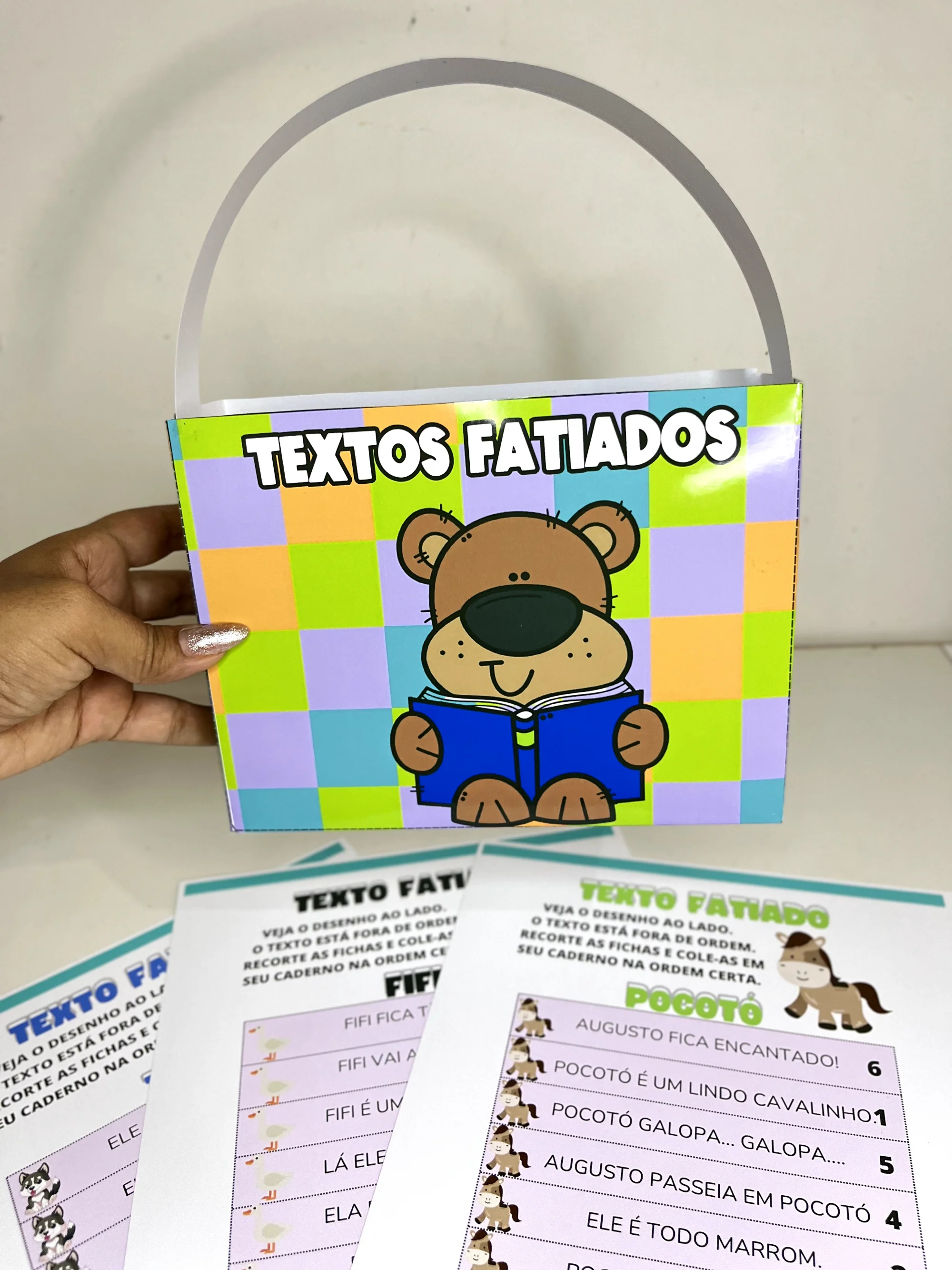 Textos Fatiados para Alfabetização – 1º Ano — amostra 6: Atividades de textos fatiados com 15 páginas para desenvolver… Textos Fatiados para Alfabetização – 1º Ano — amostra 6: Atividades de textos fatiados com 15 páginas para desenvolver…