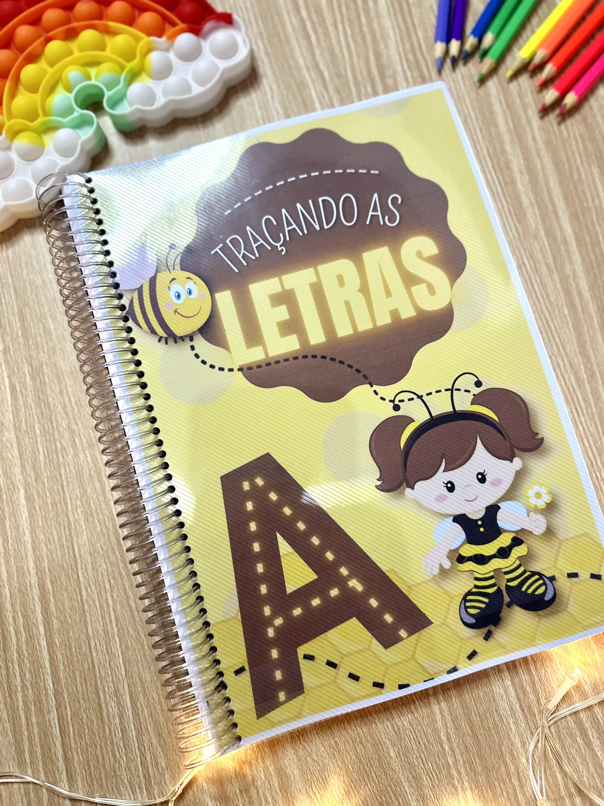 🐝 TRAÇANDO AS LETRAS – ATIVIDADES DE ALFABETIZAÇÃO — Alfabetização para Educação Infantil: Uma apostila lúdica, colorida e…