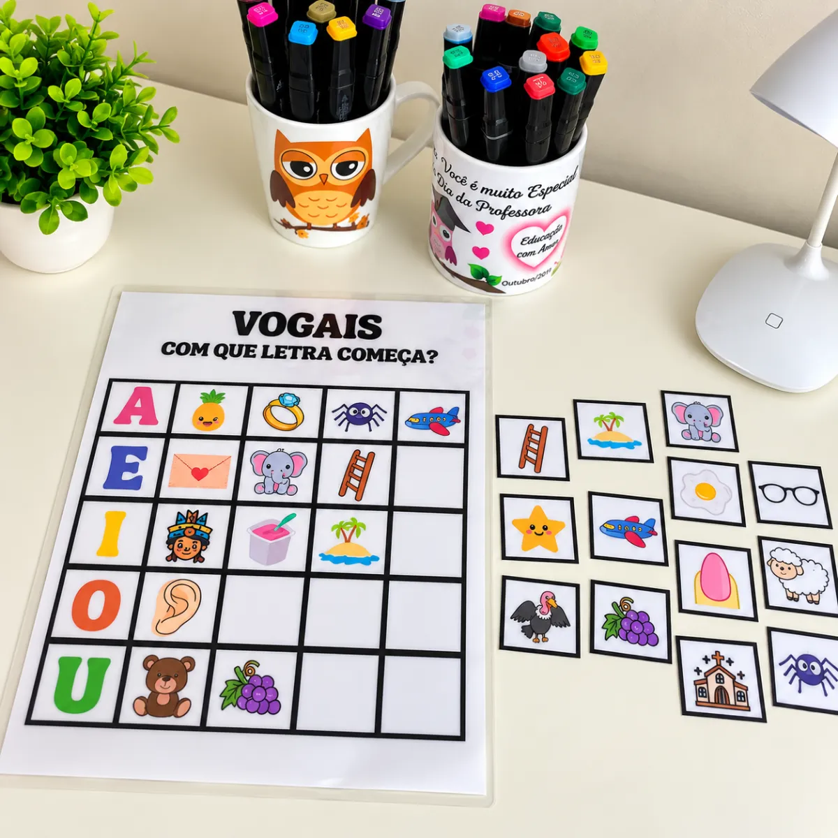 Vogais: Com que letra começa? – Atividade de Alfabetização — amostra 1: é um recurso pedagógico desenvolvido para tornar o…