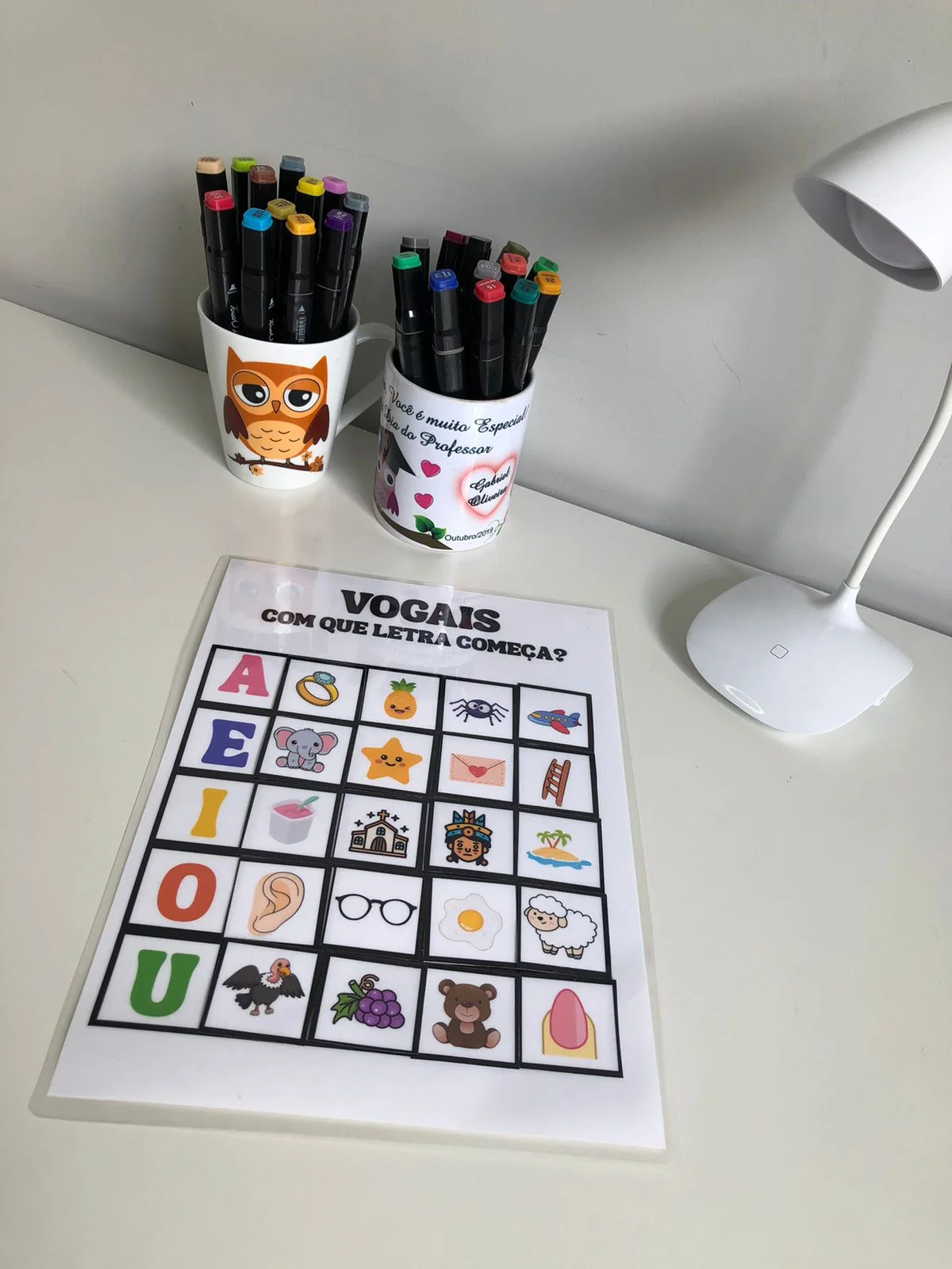 VOGAIS: COM QUE LETRA COMEÇA? – PDF para Imprimir — amostra 3: Uma atividade desenvolvida para trabalhar o som inicial das…