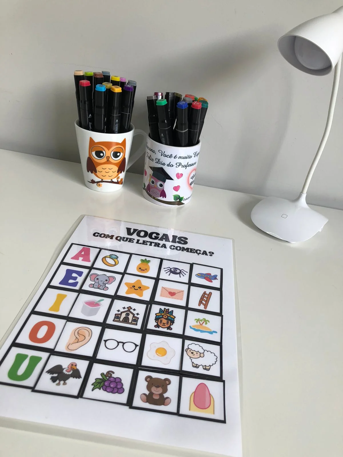 Vogais: Com Que Letra Começa? – Pré-Escola e 1º Ano | Alfabetização — Português para Educação Infantil: Atividade com… Vogais: Com Que Letra Começa? – Pré-Escola e 1º Ano | Alfabetização — Português para Educação Infantil: Atividade com…